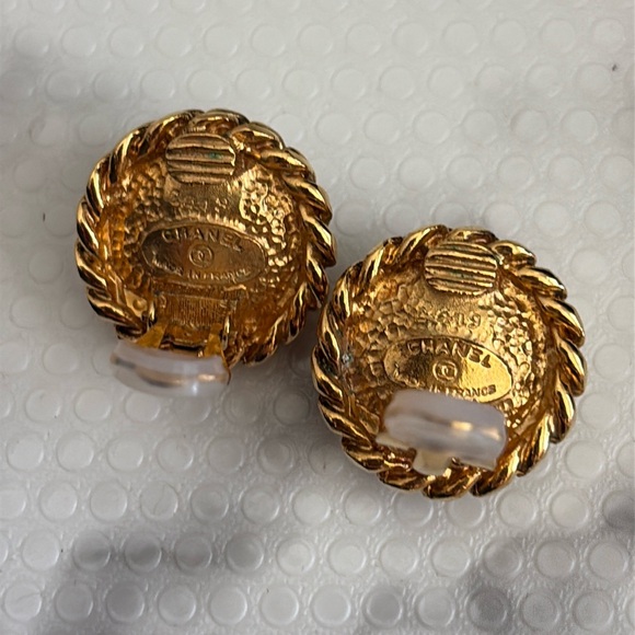 Chanel Earrings Vintage Gold Plated Clip On - Picture 4 of 8